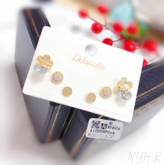 Four leaf clover/Round cake style fine stud earring