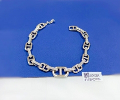 Classic fashion style fine bracelet