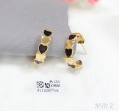 Black pattern style heart stud earring