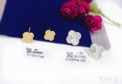 Four leaf clover model fine stud earring