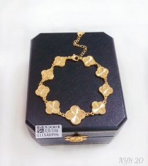 Four leaf clover style classic gold/silver color hand chain