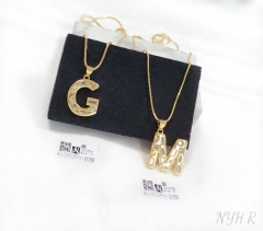 Customized name G/M with necklace