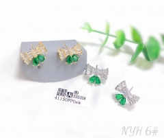 Bow model green zircon stud earring