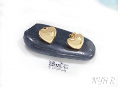 Glossy heart fine stud earring