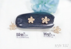 Flower model shiny stud earring