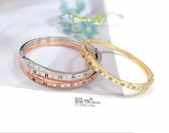 Classic trendy model shiny bangle set