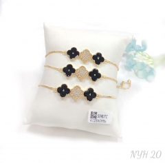 Black pattern four leaf clover bracelet set