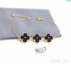 Four leaf clover black pattern style bracelet