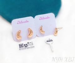 Moon shape style polishing stud earring