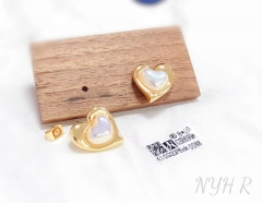 Heart model pearl earring