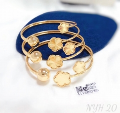 Flower shape glossy bangle set