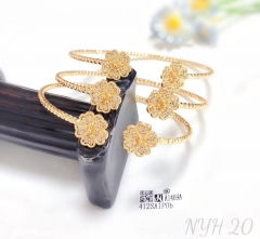 Flower model gorgeous bangle set