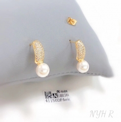 Gorgeous fashion pearl earring