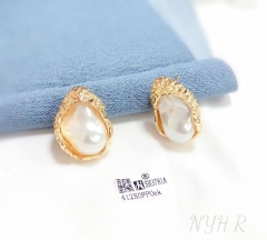 Gorgeous simple style pearl stud earring