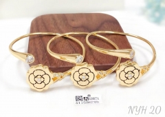 Sumptuous glossy flower style bangle set