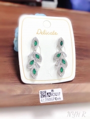 Exquisite green zircon pendant earring