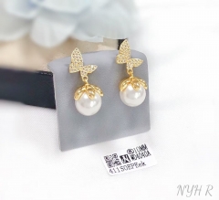 Exquisite pearl pendant butterfly earring