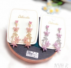 Luxurious flower shape pendant earring