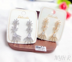 Dazzling bright pendant earring