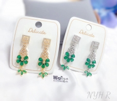 Green flower dazzling pendnat earring