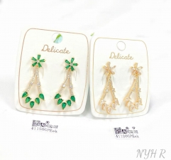 Green/whiter flower fashion pendant earring