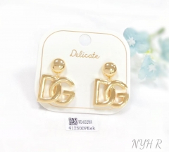 DG shape pendant smooth earring