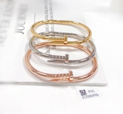 Glossy gorgeous bangle set