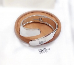 Smooth style simple bangle