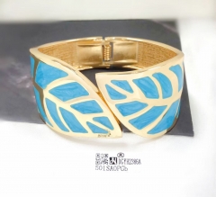 Blue leaf pattern model bangle