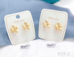 Gorgeous flower shape pearl earring