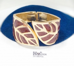 Reddish brown leaf pattern model bangle