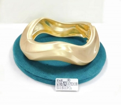 Frosted style twist curl bangle