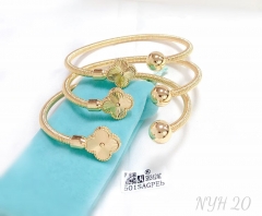 Thread four leaf clover model exquisite bangle set