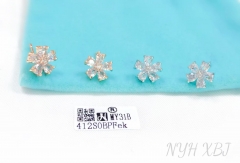 Crystal flower shape stud earring