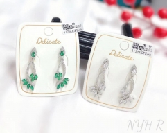 Green/white crystal penadnt earrings