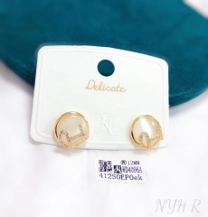 Exquisite fashion stud earring