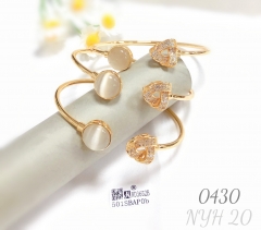 Cat eye/triangle type bangle set