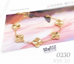 Fashionable golden four-leaf clover bracelet