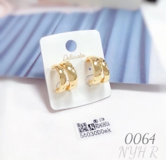 Minimalist gold hoop earrings