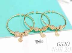 Four-leaf clover swan pendant bracelet