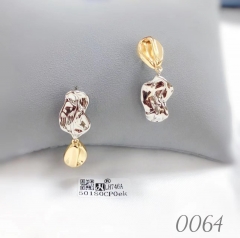 Fashionable irregular pleated earrings