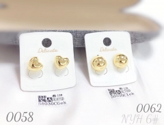 Simple gold heart earrings