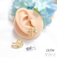Women's gold-plated ear clips with pavé zircon