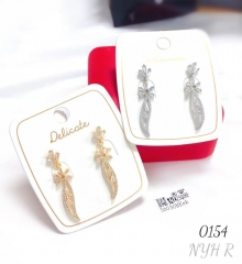 Fashionable teardrop tassel earrings