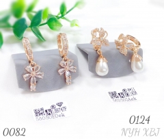 Earrings with diamonds or pearls