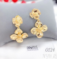 Flower-shaped gold earrings