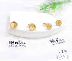 Women with 18K retro-style jewelry stud earrings