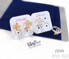 Fashion crown shape earrings