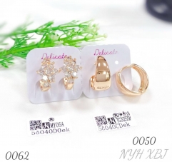 Delicate hoop earrings in 18k gold