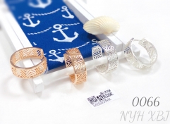 Geometric hoop earrings